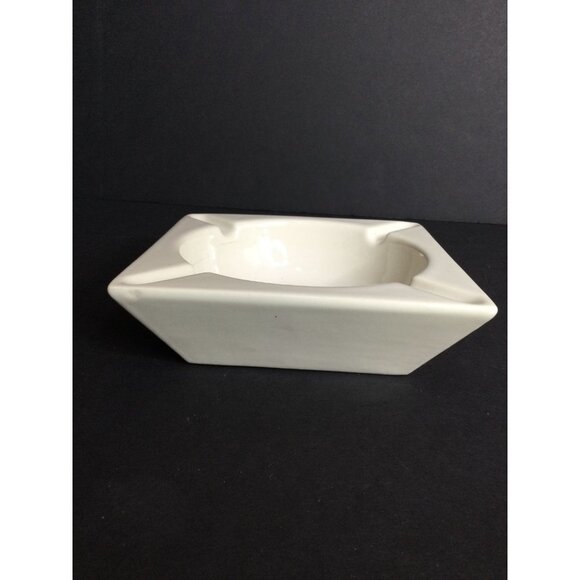 Vintage Hyalyn Porcelain Ashtray 621 Dutch Woman in dress flowers - Picture 4 of 8